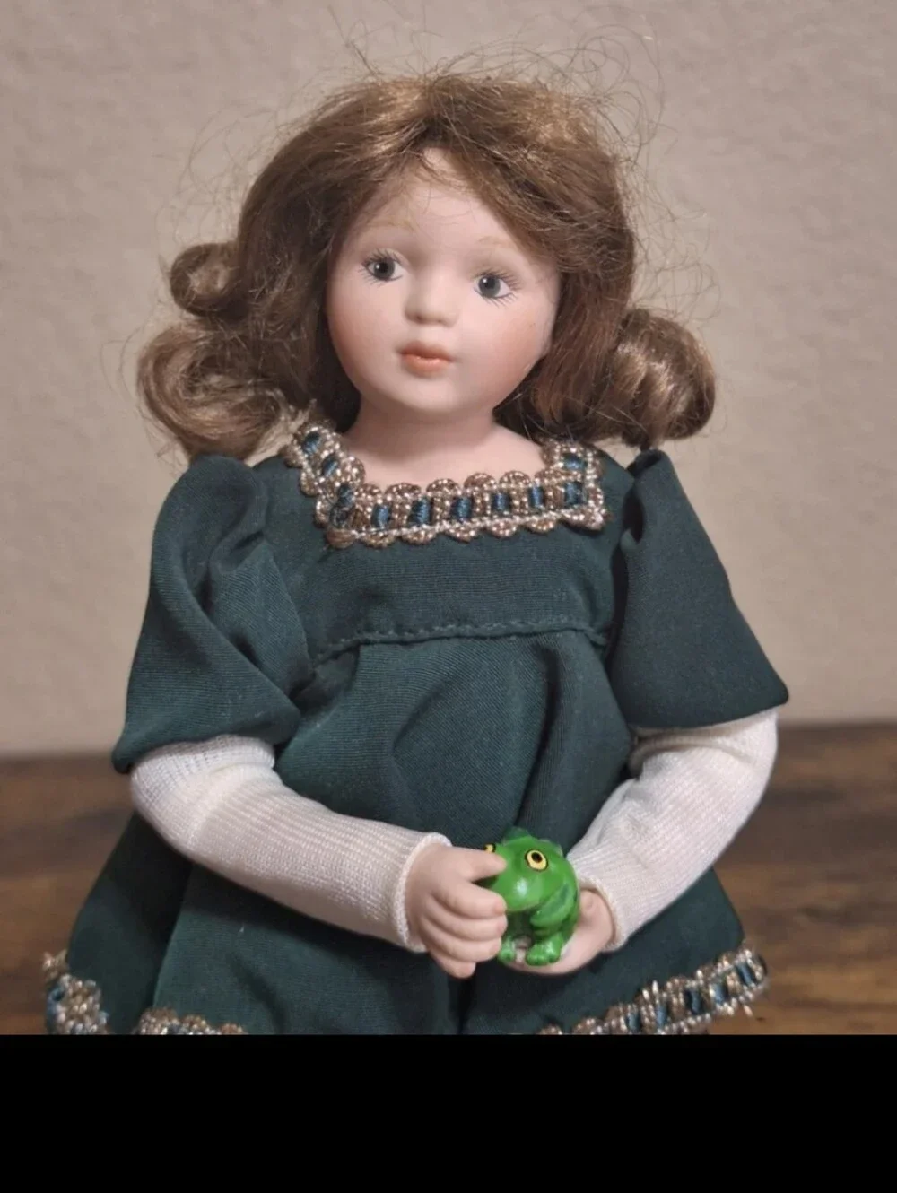 Beautiful Vintage 2001 Danbury Mint Frog Princess Storybook Doll Collection Doll